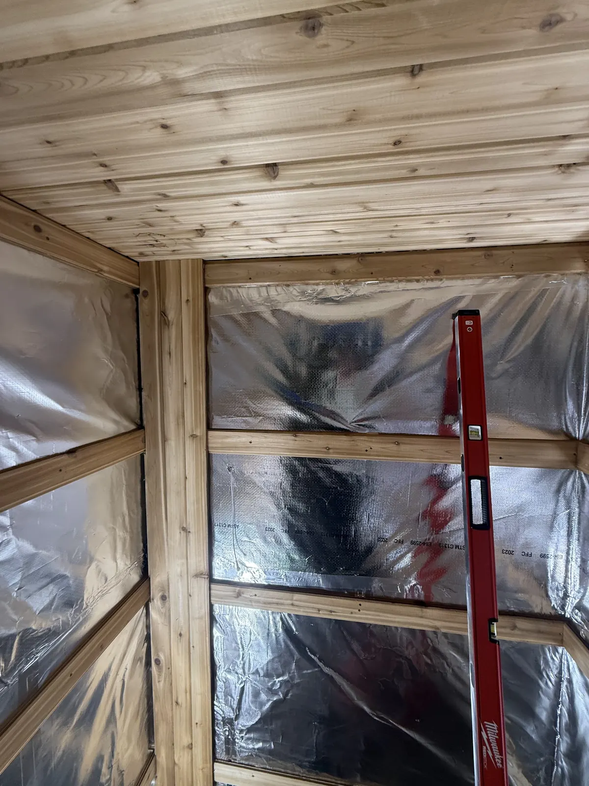 Storage room turned into a cedar sauna, Alameda: photograph 3