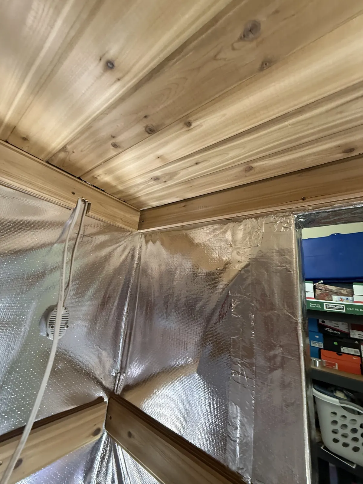 Storage room turned into a cedar sauna, Alameda: photograph 4