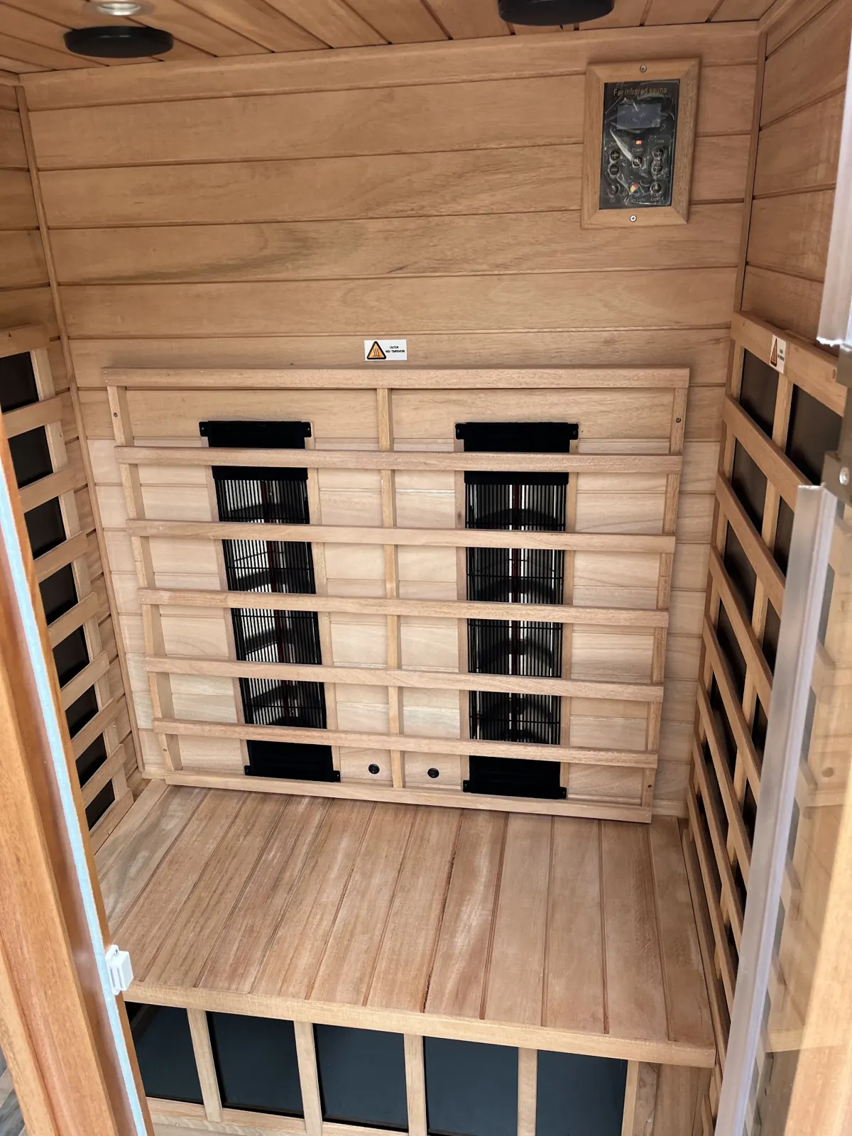 Two-person outdoor infrared sauna, Daly City: photograph 2