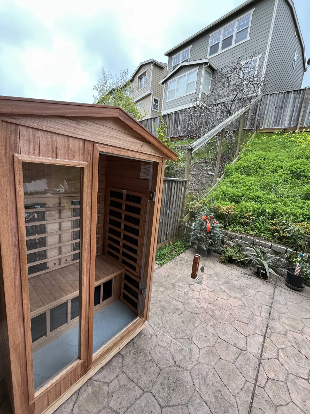 Two-person outdoor infrared sauna, Daly City: photograph 3