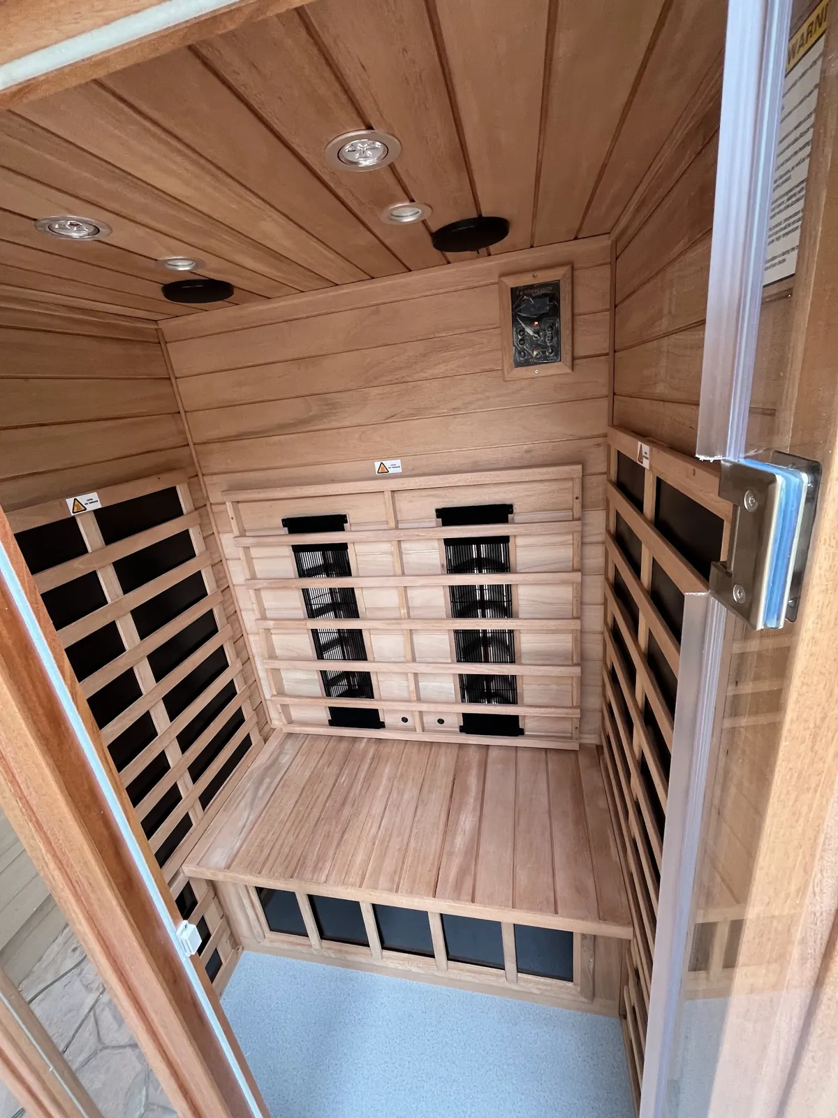 Two-person outdoor infrared sauna, Daly City: photograph 4