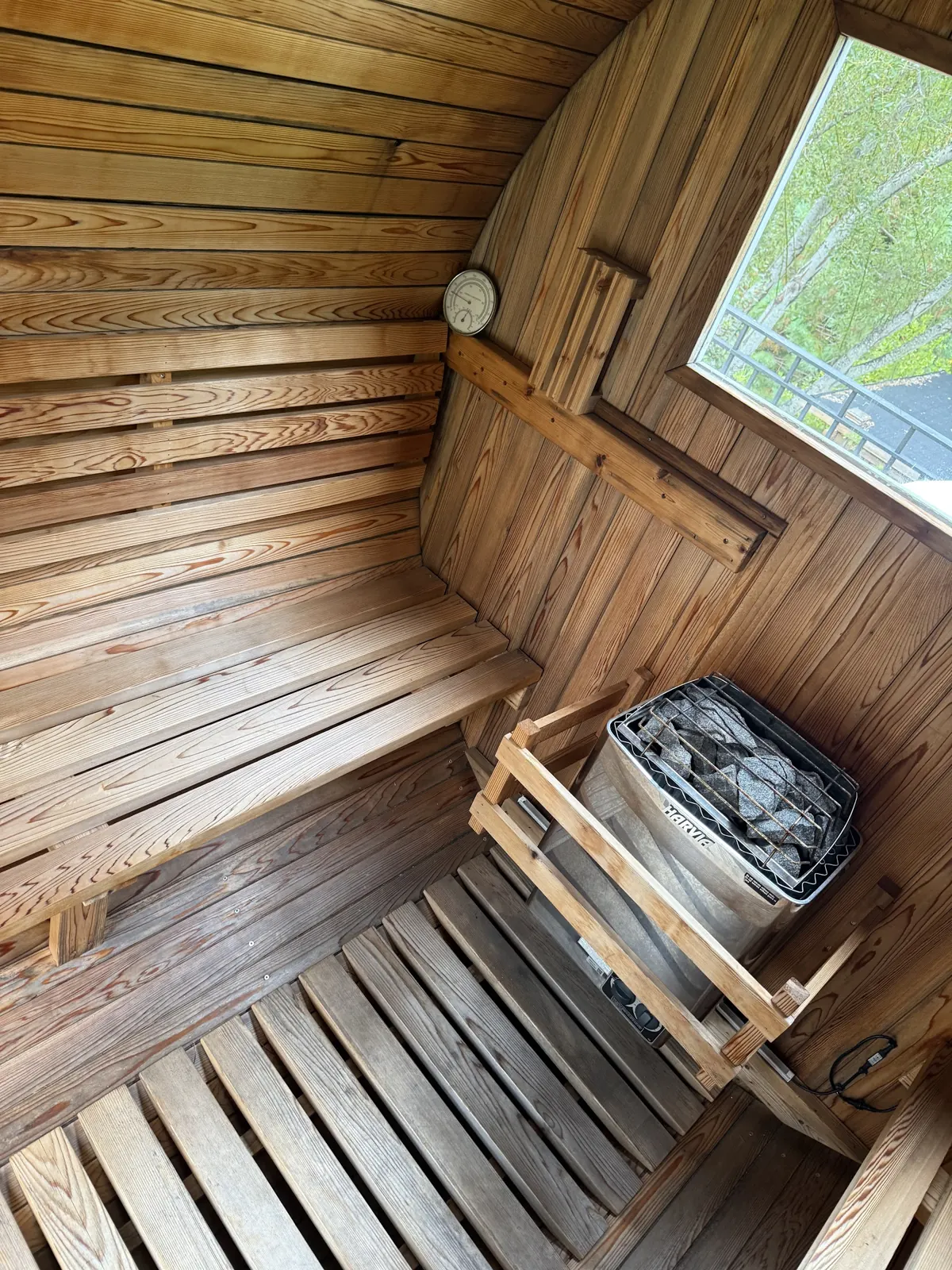 Outdoor barrel sauna on a paver terrace, Hillsborough: photograph 3