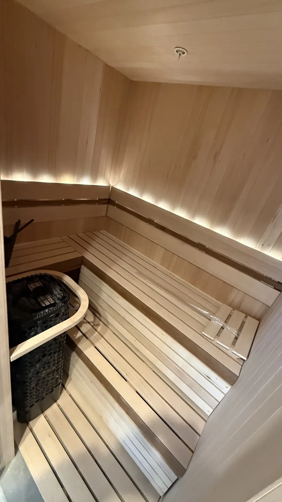 Turnkey Finnleo indoor sauna, Los Altos: photograph 2