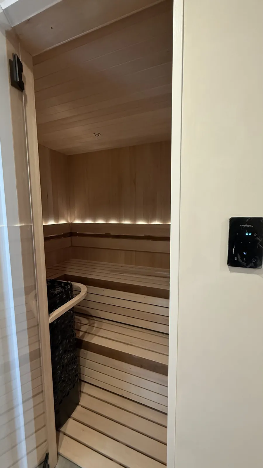 Turnkey Finnleo indoor sauna, Los Altos: photograph 3