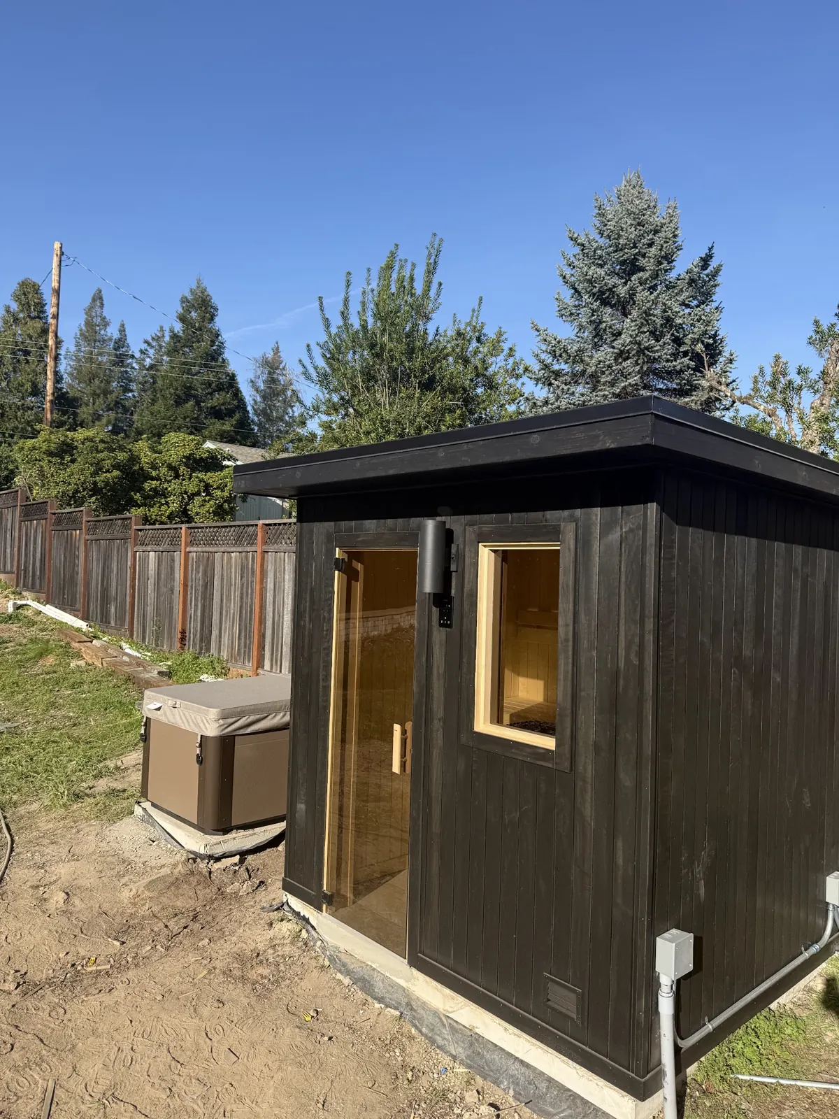 Custom outdoor sauna in black aspen, Los Gatos: photograph 2