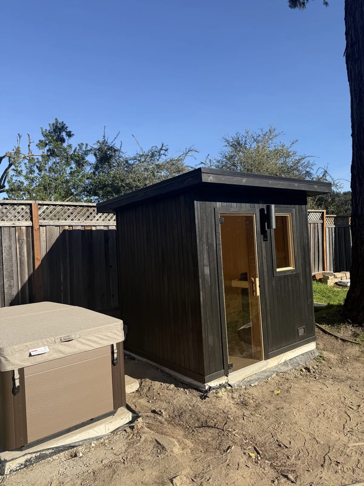 Custom outdoor sauna in black aspen, Los Gatos: photograph 3