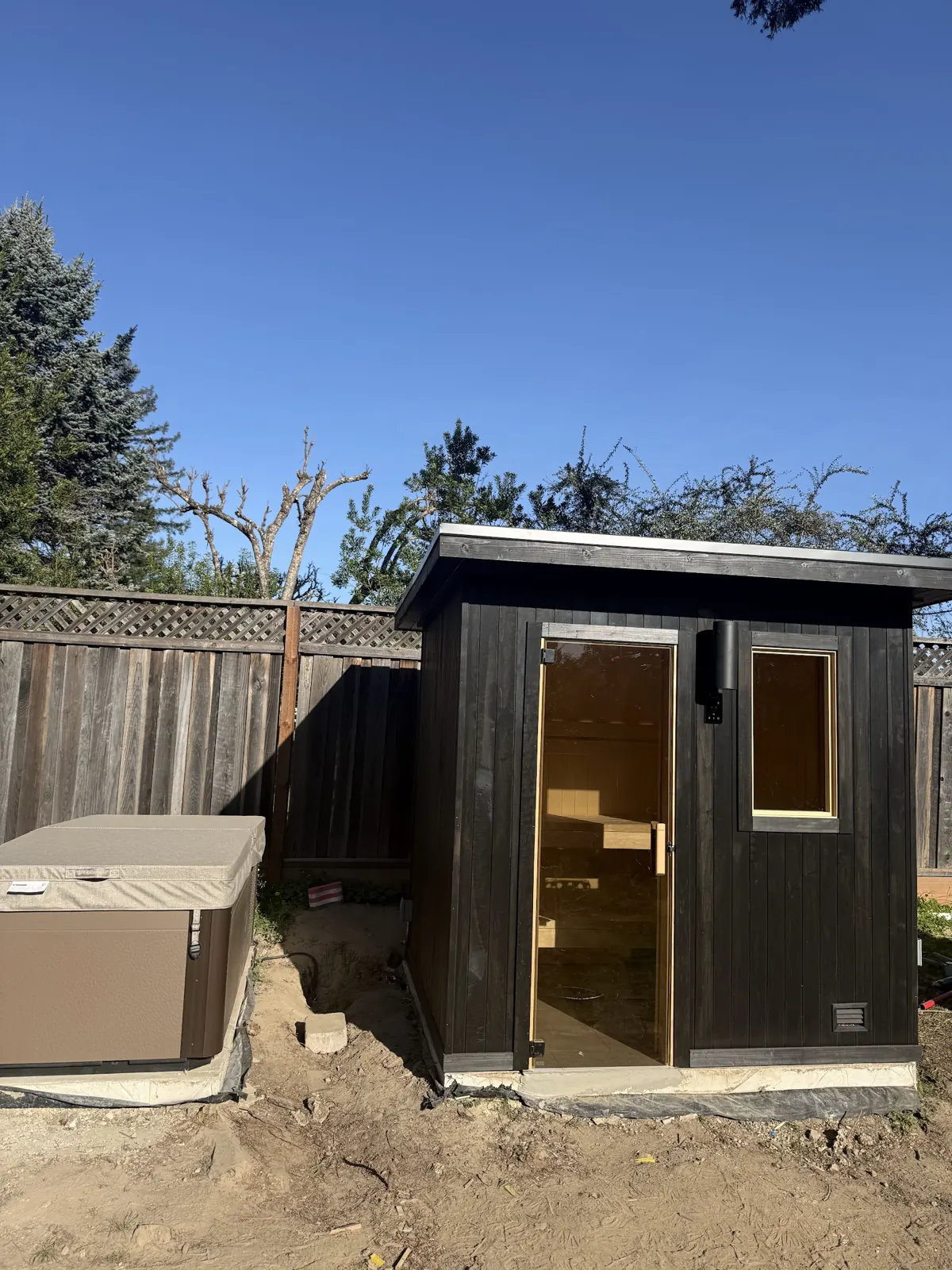 Custom outdoor sauna in black aspen, Los Gatos: photograph 4