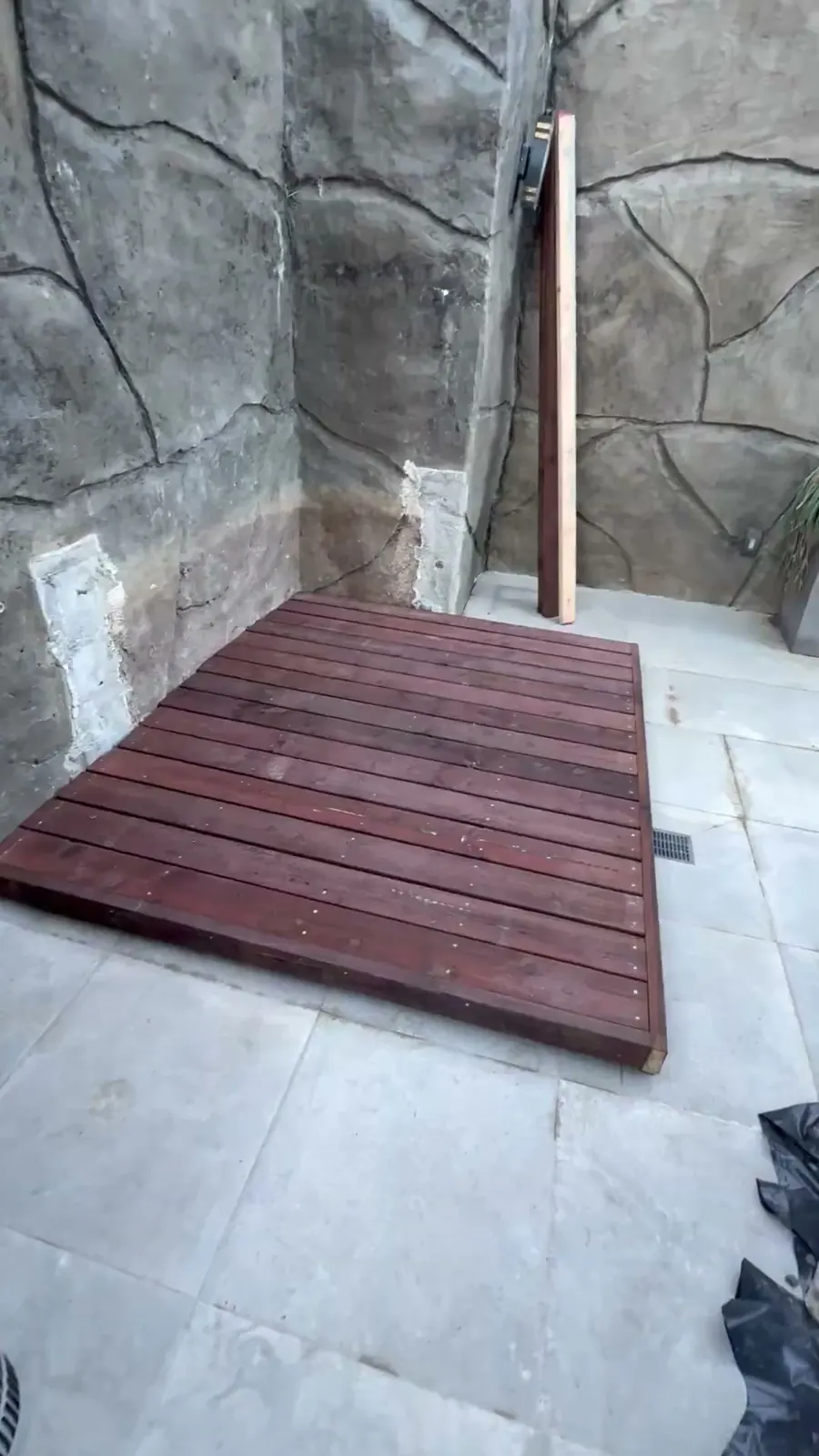 Outdoor cabin sauna on a new deck, Mill Valley: photograph 2