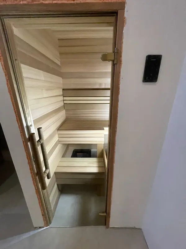 Custom one-person indoor sauna, Modesto: photograph 1