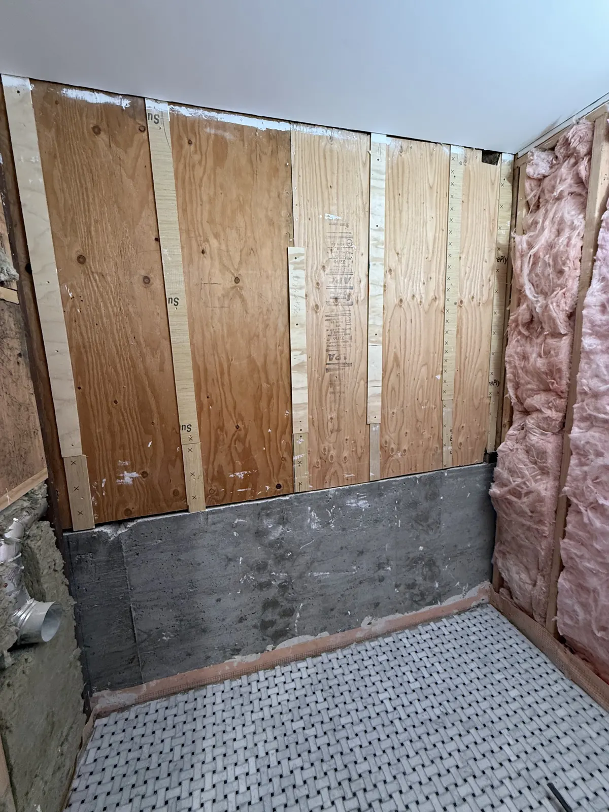Custom sauna in an irregular room, San Francisco: photograph 2