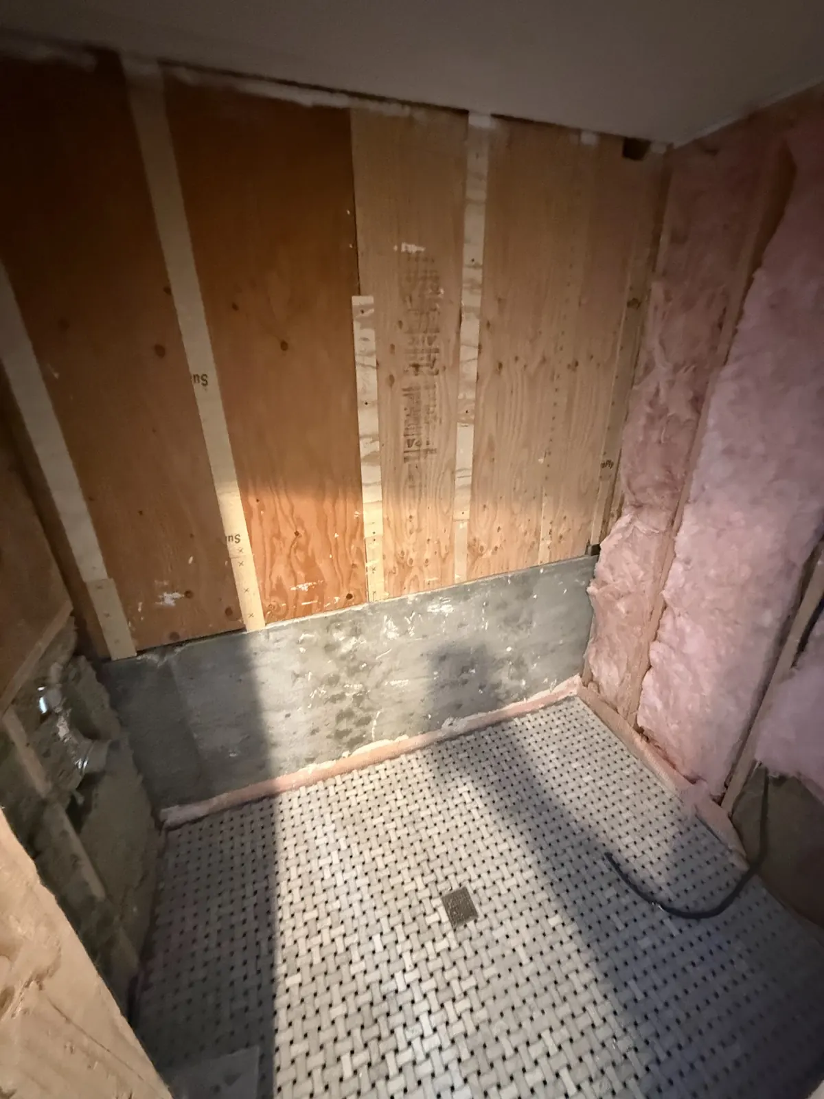 Custom sauna in an irregular room, San Francisco: photograph 3