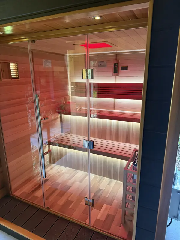 Golden Designs Bergen, six-person outdoor sauna, Tiburon: photograph 1