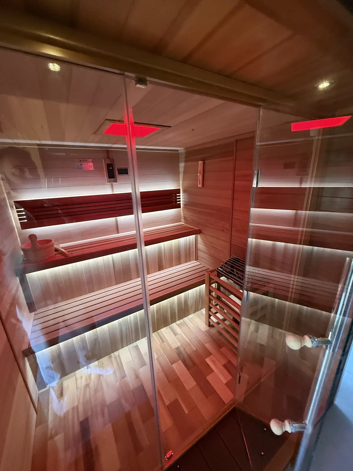 Golden Designs Bergen, six-person outdoor sauna, Tiburon: photograph 3
